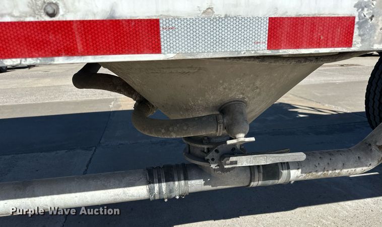 image for item DT6519 2006 Heil pneumatic dry bulk trailer