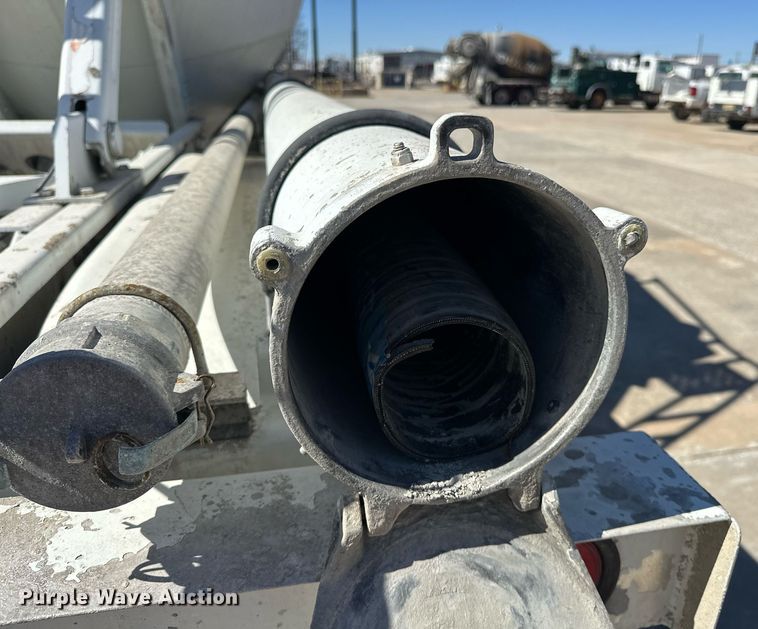 image for item DT6519 2006 Heil pneumatic dry bulk trailer