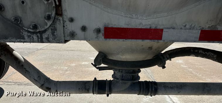 image for item DT6519 2006 Heil pneumatic dry bulk trailer