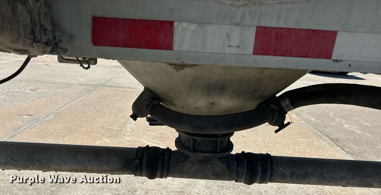 image for item DT6519 2006 Heil pneumatic dry bulk trailer