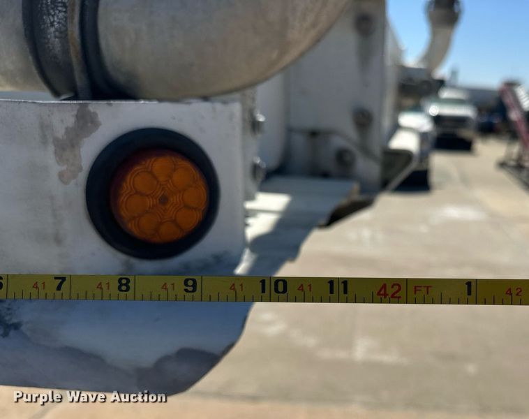 image for item DT6519 2006 Heil pneumatic dry bulk trailer