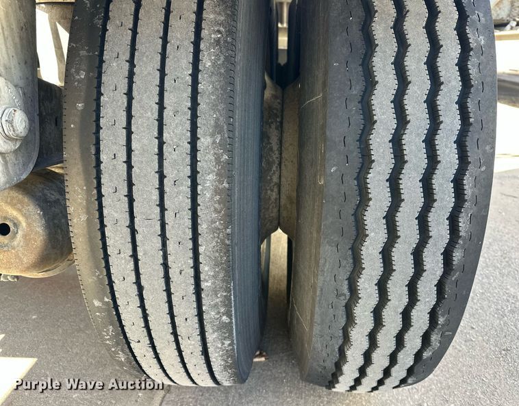 image for item DT6519 2006 Heil pneumatic dry bulk trailer