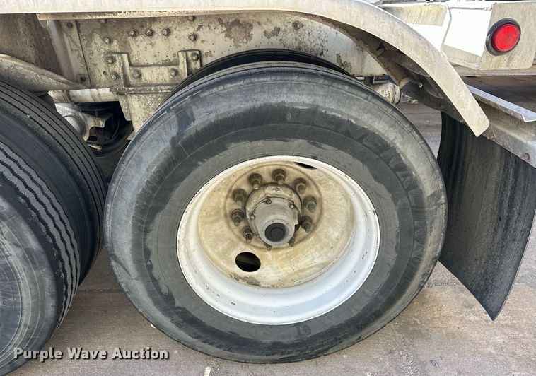 image for item DT6519 2006 Heil pneumatic dry bulk trailer