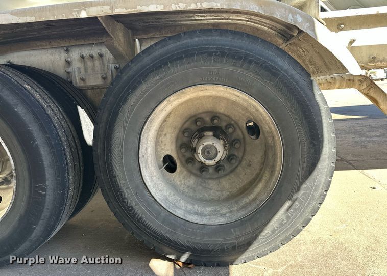 image for item DT6519 2006 Heil pneumatic dry bulk trailer