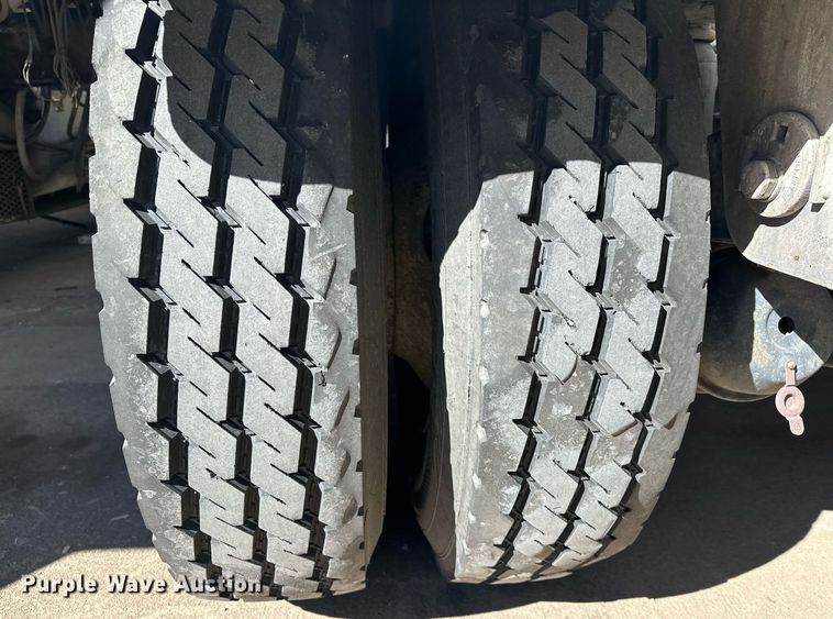 image for item DT6519 2006 Heil pneumatic dry bulk trailer