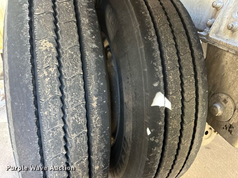 image for item DT6519 2006 Heil pneumatic dry bulk trailer