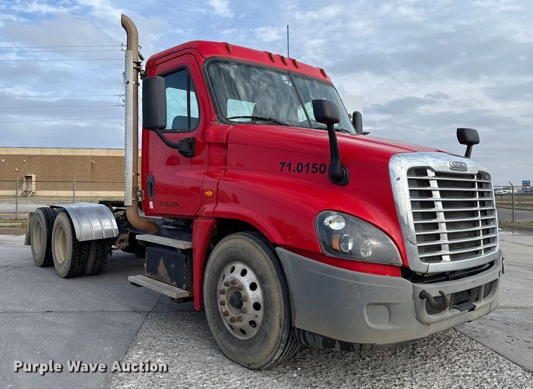 image for item DW5071 2017 Freightliner Cascadia semi truck