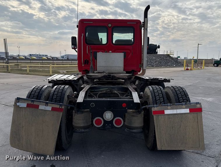 image for item DW5071 2017 Freightliner Cascadia semi truck