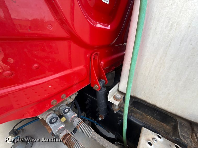 image for item DW5071 2017 Freightliner Cascadia semi truck