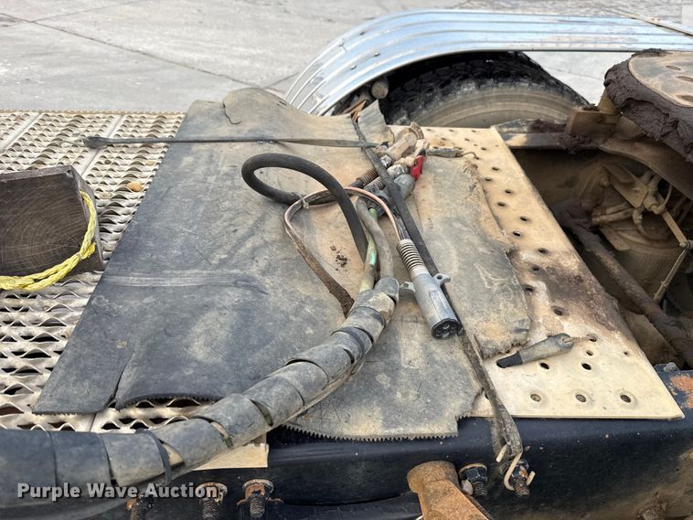 image for item DW5071 2017 Freightliner Cascadia semi truck