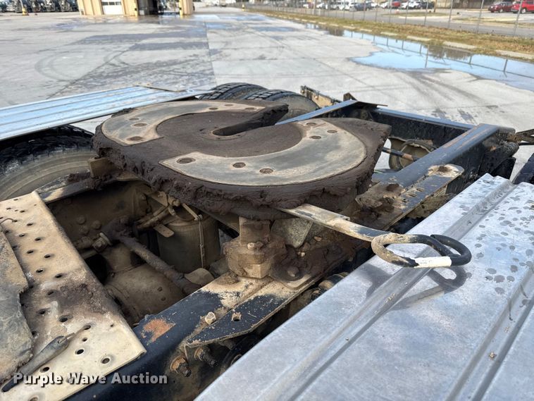 image for item DW5071 2017 Freightliner Cascadia semi truck