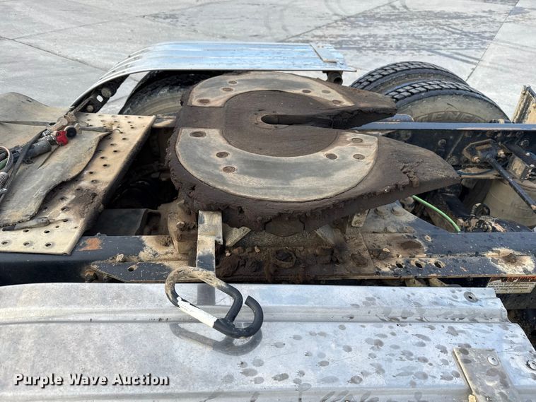 image for item DW5071 2017 Freightliner Cascadia semi truck