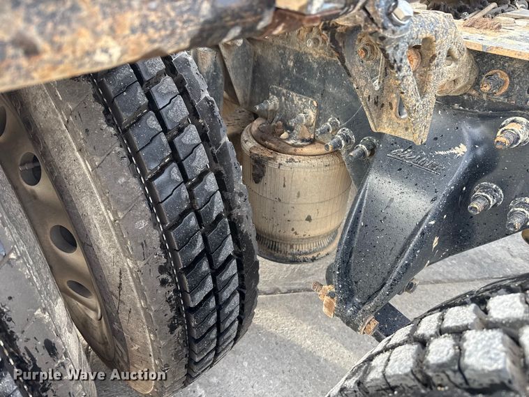 image for item DW5071 2017 Freightliner Cascadia semi truck