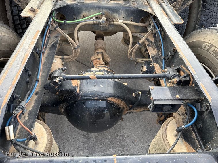 image for item DW5071 2017 Freightliner Cascadia semi truck