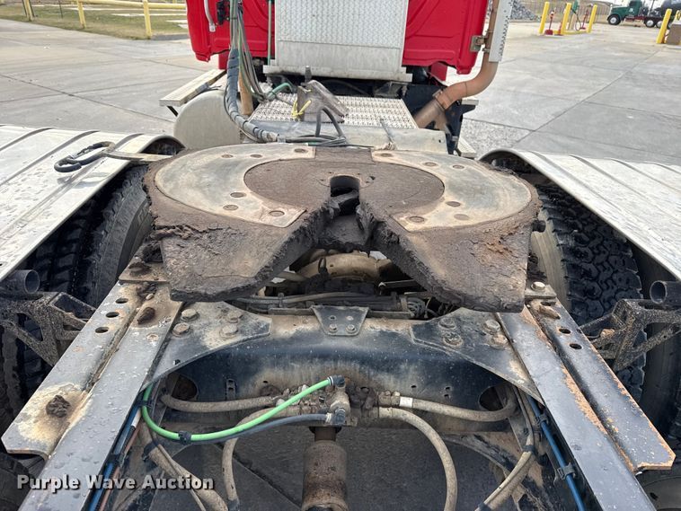 image for item DW5071 2017 Freightliner Cascadia semi truck