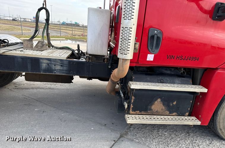 image for item DW5071 2017 Freightliner Cascadia semi truck