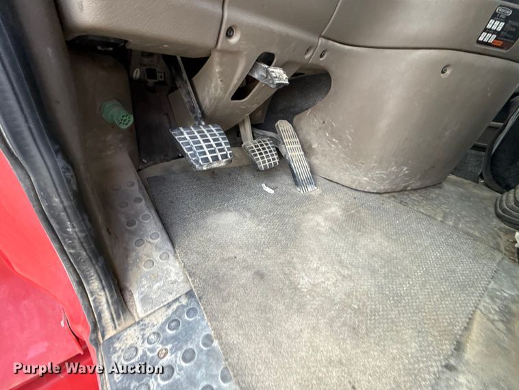 image for item DW5071 2017 Freightliner Cascadia semi truck