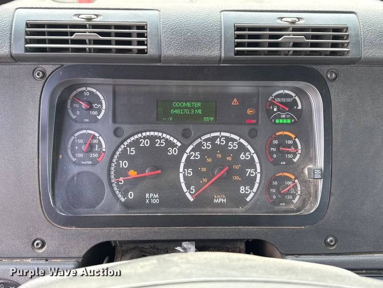 image for item DW5071 2017 Freightliner Cascadia semi truck