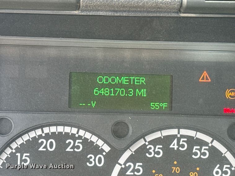 image for item DW5071 2017 Freightliner Cascadia semi truck