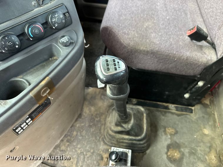 image for item DW5071 2017 Freightliner Cascadia semi truck