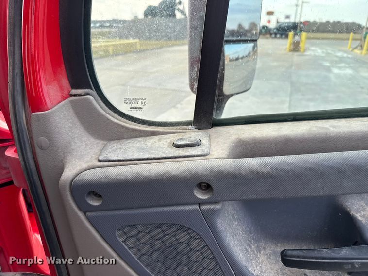 image for item DW5071 2017 Freightliner Cascadia semi truck