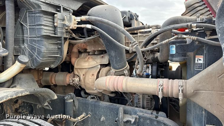 image for item DW5071 2017 Freightliner Cascadia semi truck