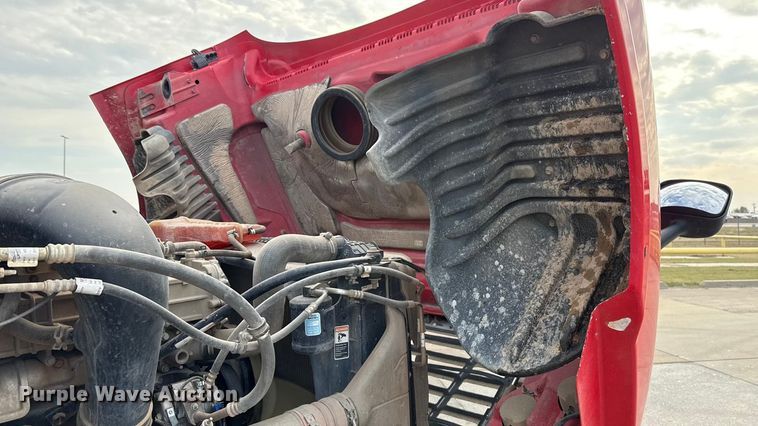 image for item DW5071 2017 Freightliner Cascadia semi truck