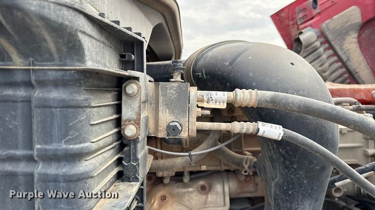 image for item DW5071 2017 Freightliner Cascadia semi truck