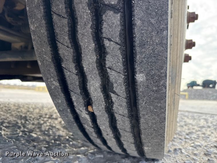 image for item DW5071 2017 Freightliner Cascadia semi truck