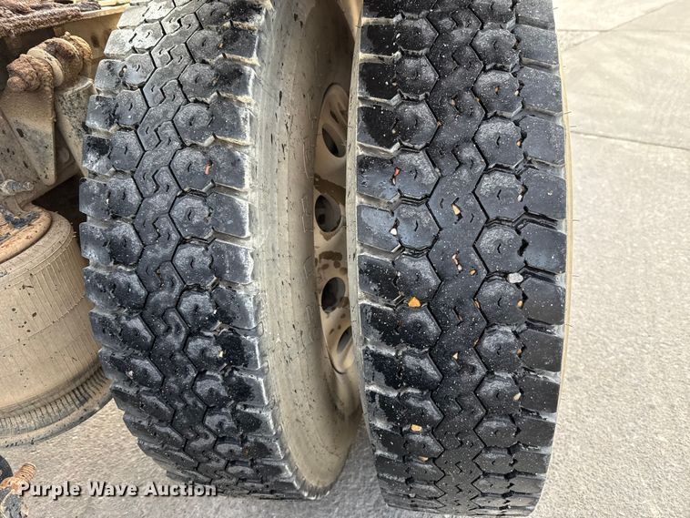 image for item DW5071 2017 Freightliner Cascadia semi truck