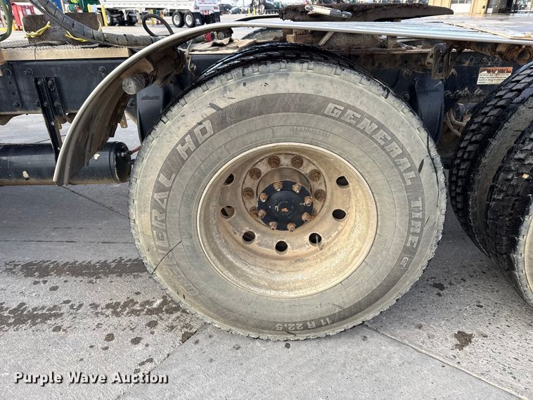 image for item DW5071 2017 Freightliner Cascadia semi truck