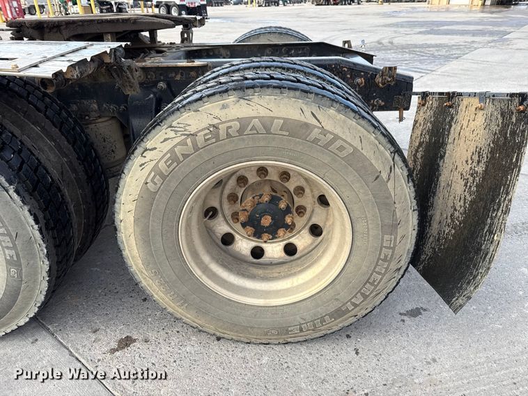 image for item DW5071 2017 Freightliner Cascadia semi truck