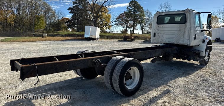 image for item DW6676 2010 International 4300 truck cab and chassis