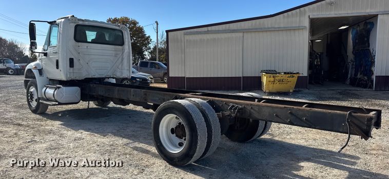 image for item DW6676 2010 International 4300 truck cab and chassis