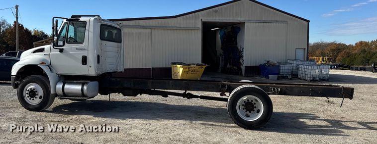 image for item DW6676 2010 International 4300 truck cab and chassis