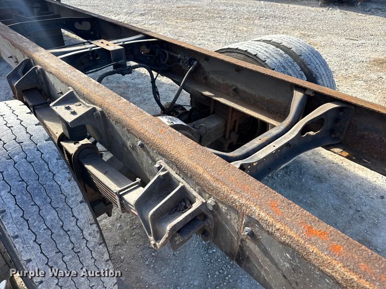 image for item DW6676 2010 International 4300 truck cab and chassis