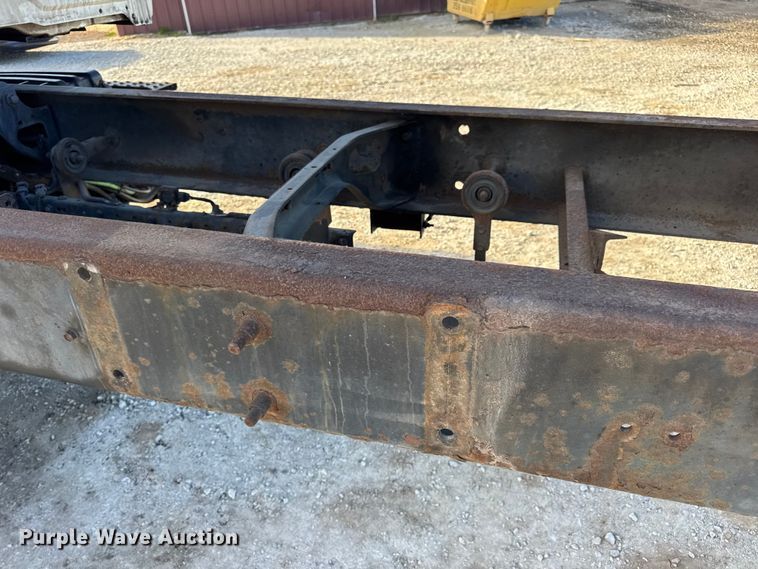 image for item DW6676 2010 International 4300 truck cab and chassis