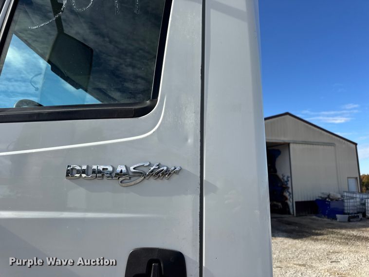 image for item DW6676 2010 International 4300 truck cab and chassis