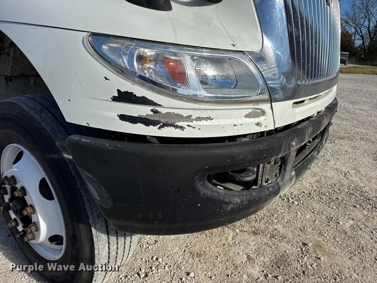 image for item DW6676 2010 International 4300 truck cab and chassis