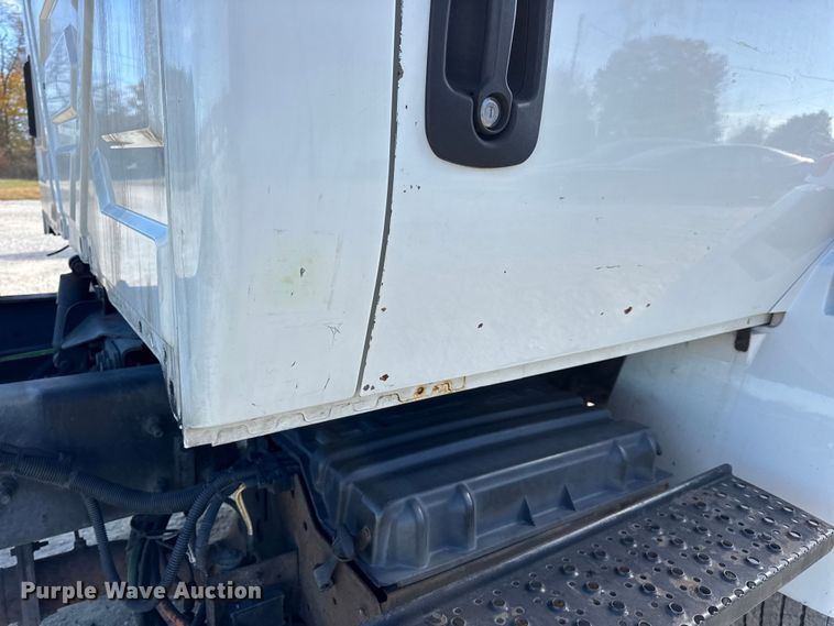 image for item DW6676 2010 International 4300 truck cab and chassis