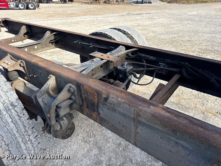 image for item DW6676 2010 International 4300 truck cab and chassis