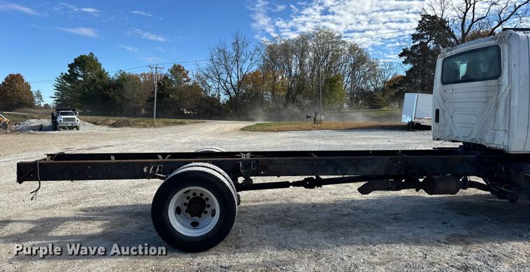 image for item DW6676 2010 International 4300 truck cab and chassis