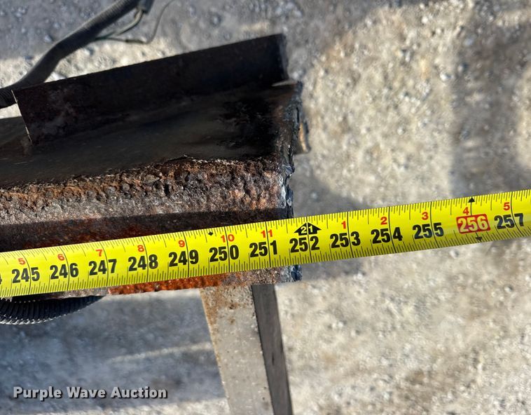 image for item DW6676 2010 International 4300 truck cab and chassis