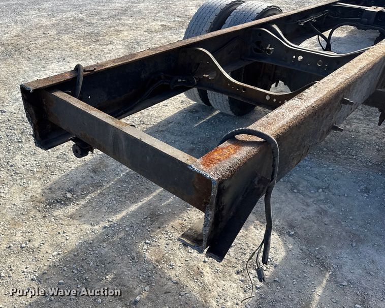 image for item DW6676 2010 International 4300 truck cab and chassis