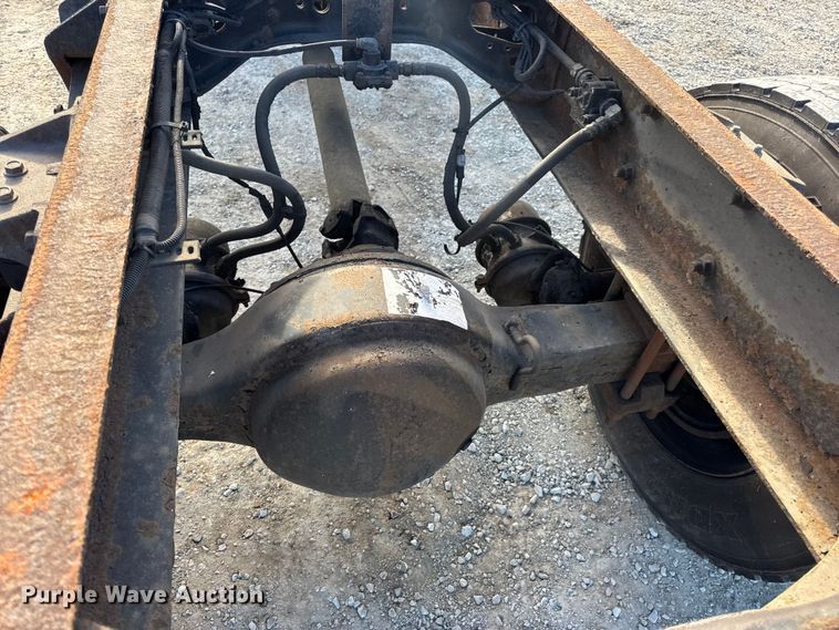 image for item DW6676 2010 International 4300 truck cab and chassis