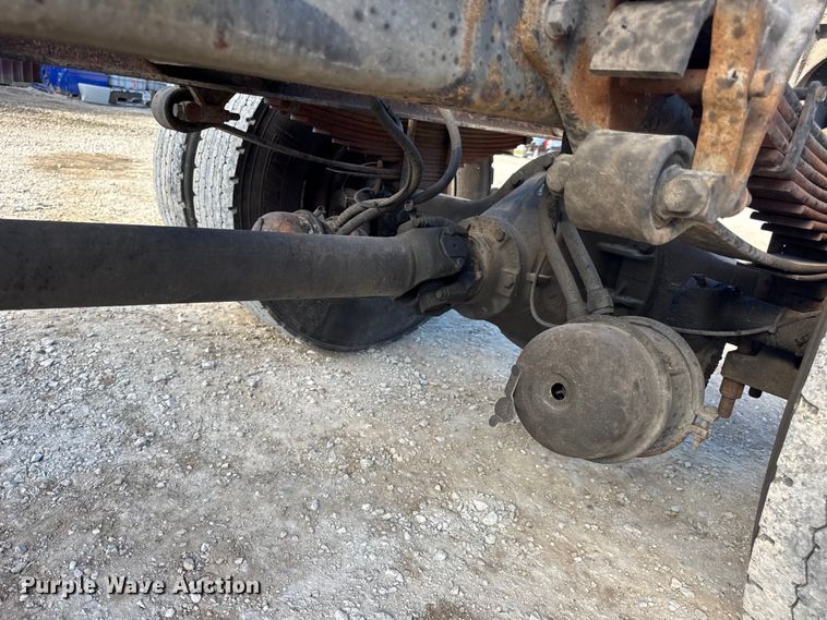 image for item DW6676 2010 International 4300 truck cab and chassis