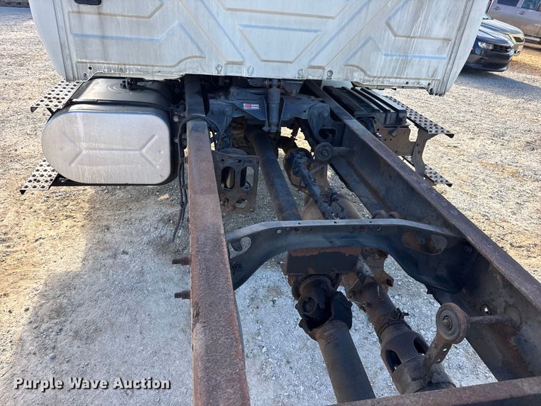 image for item DW6676 2010 International 4300 truck cab and chassis