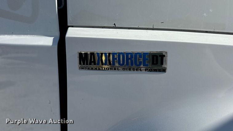 image for item DW6676 2010 International 4300 truck cab and chassis