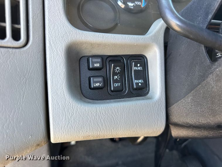 image for item DW6676 2010 International 4300 truck cab and chassis