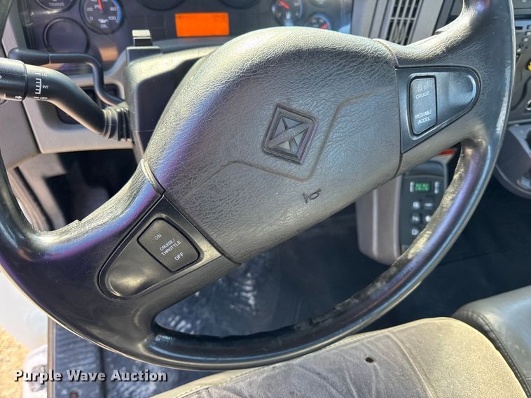 image for item DW6676 2010 International 4300 truck cab and chassis